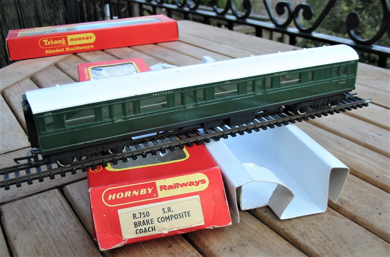 TRIANG HORNBY R750 SOUTHERN SR COMPOSITE BRAKE COACH 1774 BOXED nv