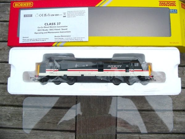 Hornby R30180 - Railroad Plus - Enhanced Livery Class 37 251 - `The Northern Lights` in BR Inter-City Executive livery - test run only - superb !