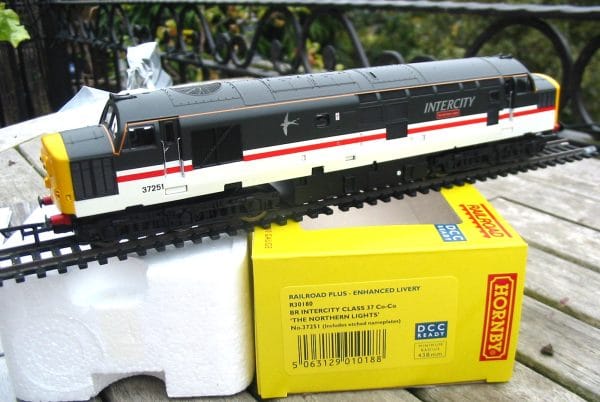 Hornby R30180 - Railroad Plus - Enhanced Livery Class 37 251 - `The Northern Lights` in BR Inter-City Executive livery - test run only - superb ! - Image 2