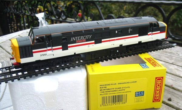Hornby R30180 - Railroad Plus - Enhanced Livery Class 37 251 - `The Northern Lights` in BR Inter-City Executive livery - test run only - superb ! - Image 4