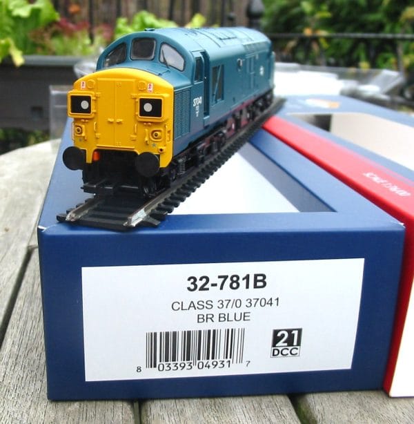 Bachmann 32-781B - Class 37/0 `37041` in BR Blue - superb boxed condition ! - Image 4